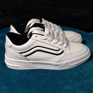 Vans Hylane Youth Skate Sneakers Size 4Y VN000D4PFCC White and Black